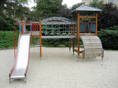 Kinder- und Jugendspielplatz - Cremeristra&szlig;e