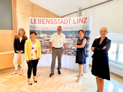 Ein Teil der Digital-Board-Members beim 1. Treffen: Mag.a Eveline Pupeter, Dir.Stv.in Andrea Heimberger MSc, Dr. Josef Kienast, Ruth Arrich-Deinhammer, Magistratsdirektorin Ulrike Huemer