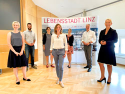 Das Kernteam des Magistrats Linz: Magdalena Reiter, Bettina Gumpenberger, Magistratsdirektorin Ulrike Huemer, Florian Koppler, Susanne Reutner, Marion Orliczek, Reinhard Böhm