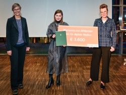 Preisträgerin mit Frauenstadträtin und Frauenbeauftragte der Stadt Linz