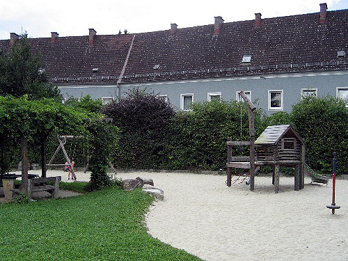 Kinder- und Jugendspielplatz - Glimpfingerstra&szlig;e