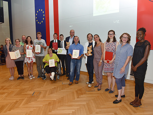 Gruppenbild der Preistr&auml;gerInnen