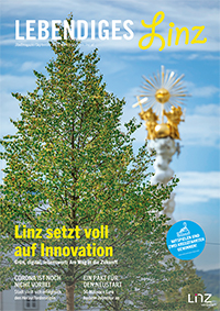 Der Linzer Hauptplatz präsentiert sich in neuem Glanz: Die generalsanierte Dreifaltigkeitssäule und das mobile Grün verleihen dem Platz noch mehr Attraktivität. 