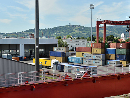 Container-Reparaturhalle