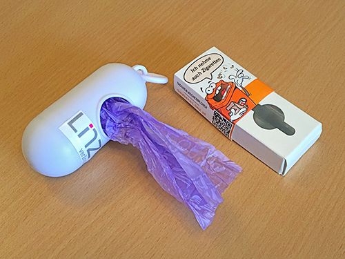 Foto: Give-Aways Hundekotsäckchen und Taschen-Aschenbecher