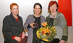 Gemeinder&auml;tin Erika Rockenschaub, Preistr&auml;gerin Frau Mag.a Gabriele Heidecker und Frauenbeauftragte Elvira Tomancok.  