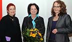 Gemeinder&auml;tin Erika Rockenschaub, Preistr&auml;gerin Christa Koinig  und Frauenstadtr&auml;tin Mag.a Eva Schobesberger 