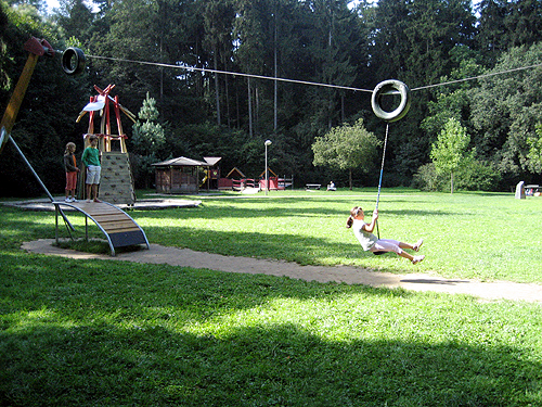 Kinder- und Jugendspielplatz - Hummelhofwald