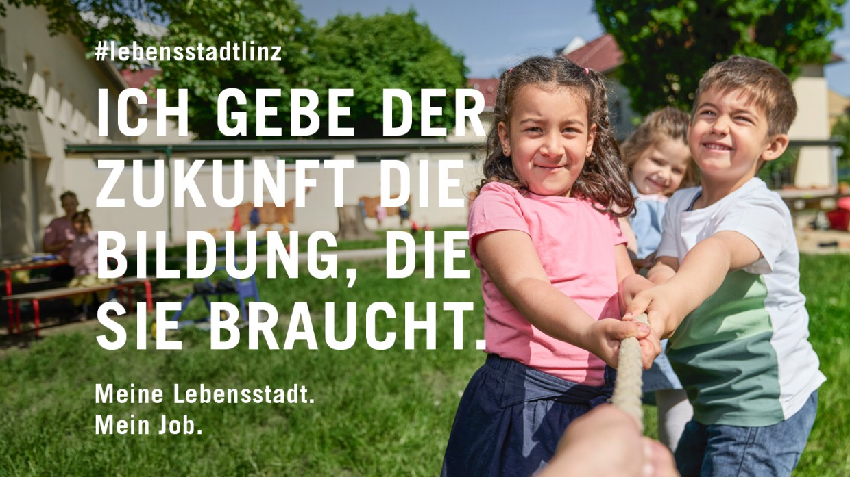 Foto: Robert Maybach Kinder ziehen an Seil - Slogan: 'Ich gebe der Zukunft die Bildung, die sie braucht'