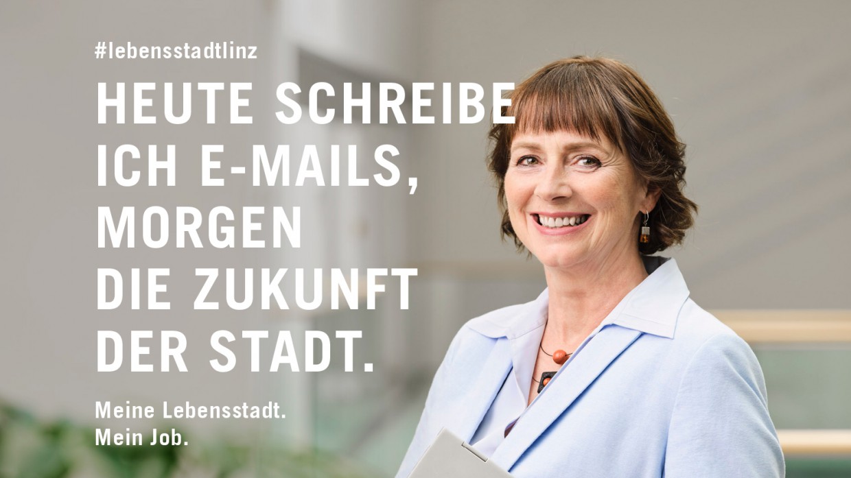Foto: Robert Maybach Frau mit Laptop - Slogan: ' Heute schreibe ich E-Mails, morgen die Zukunft der Stadt'